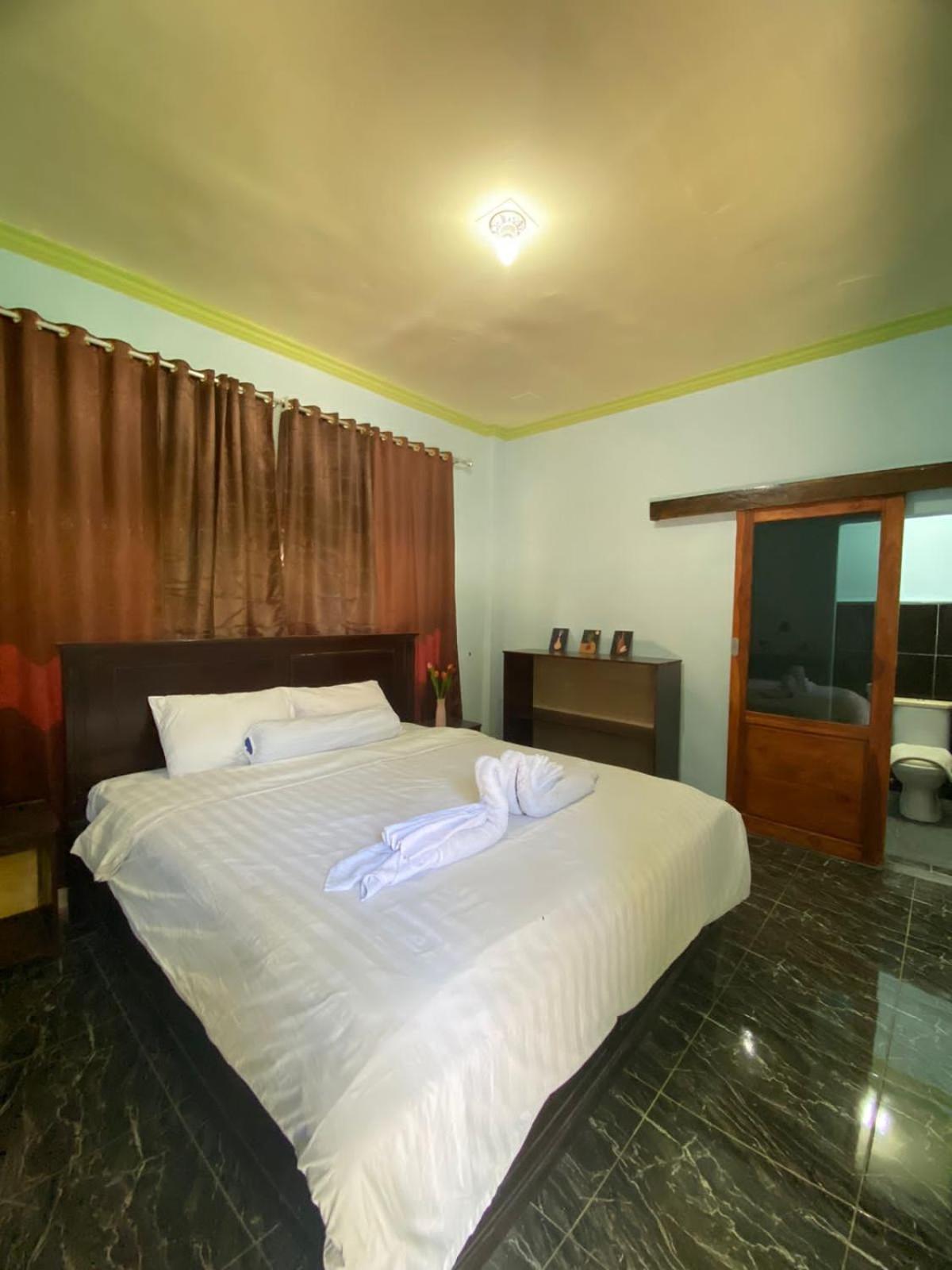 Kurnia Family Homestay & Restaurant! Huu Exterior photo